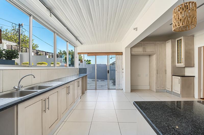 To Let 3 Bedroom Property for Rent in Fresnaye Western Cape